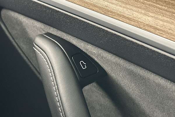 2022 Tesla Model Y Rear-Wheel Drive