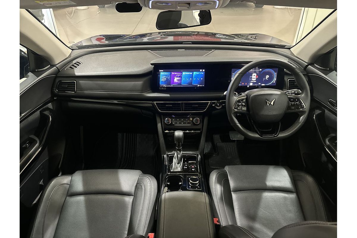 2024 Mahindra XUV700 AX7L Black Edition