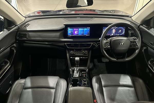 2024 Mahindra XUV700 AX7