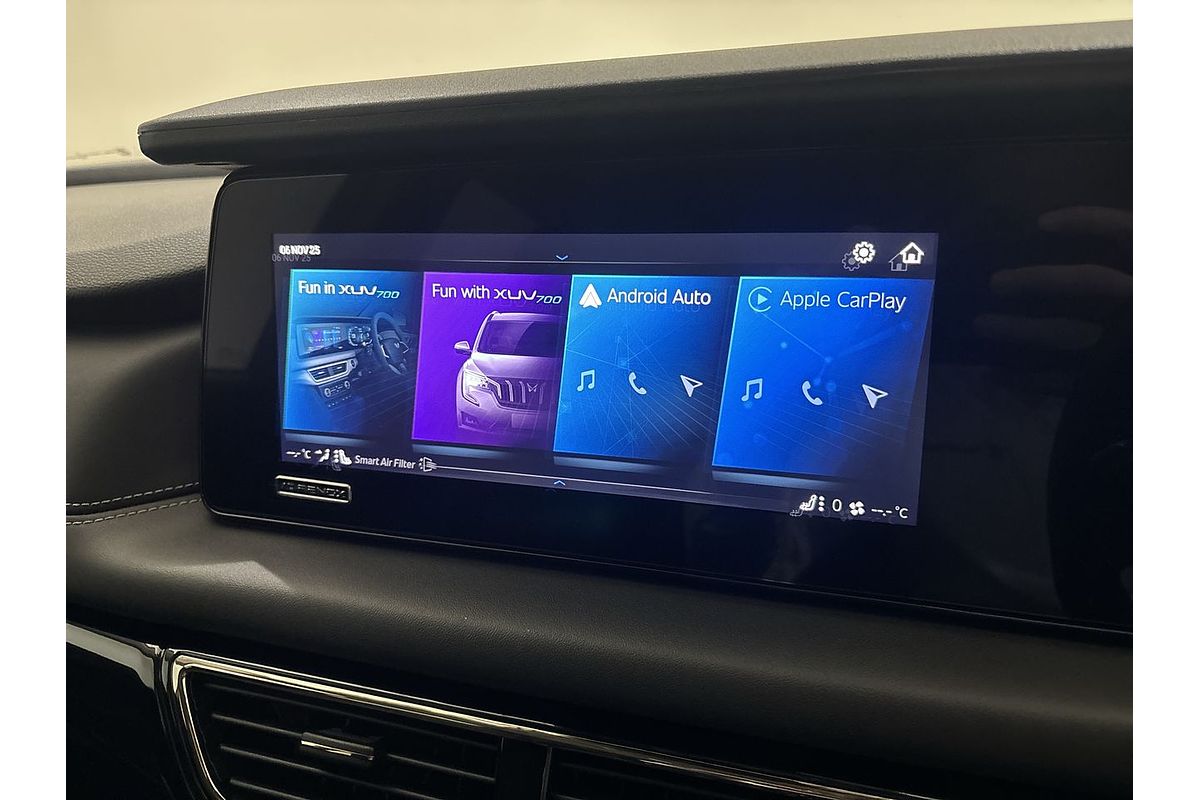 2024 Mahindra XUV700 AX7