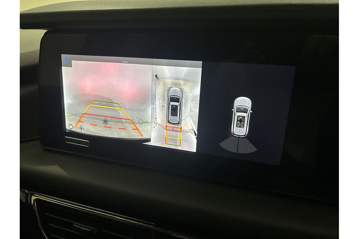 2024 Mahindra XUV700 AX7