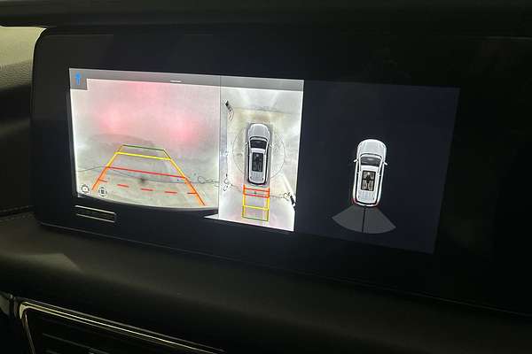 2024 Mahindra XUV700 AX7