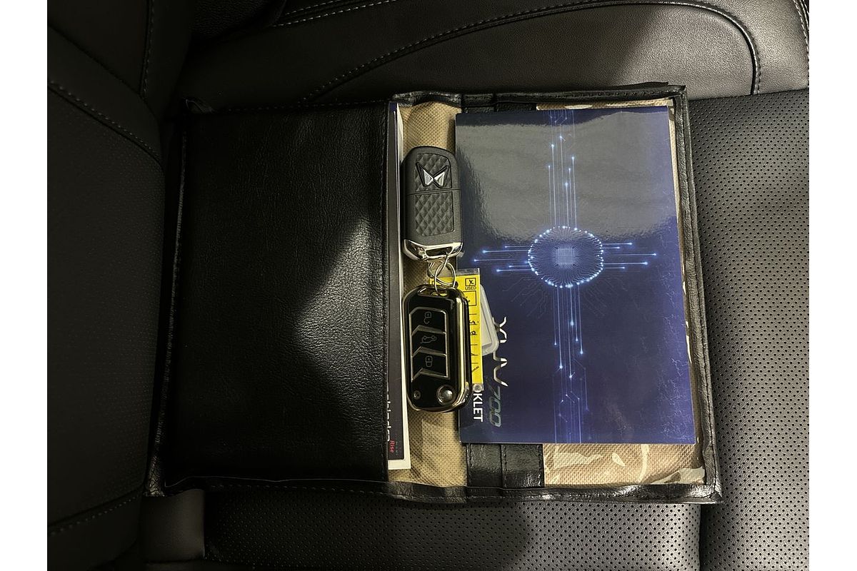 2024 Mahindra XUV700 AX7