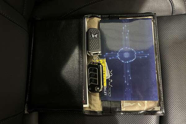 2024 Mahindra XUV700 AX7