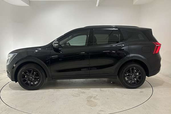 2024 Mahindra XUV700 AX7