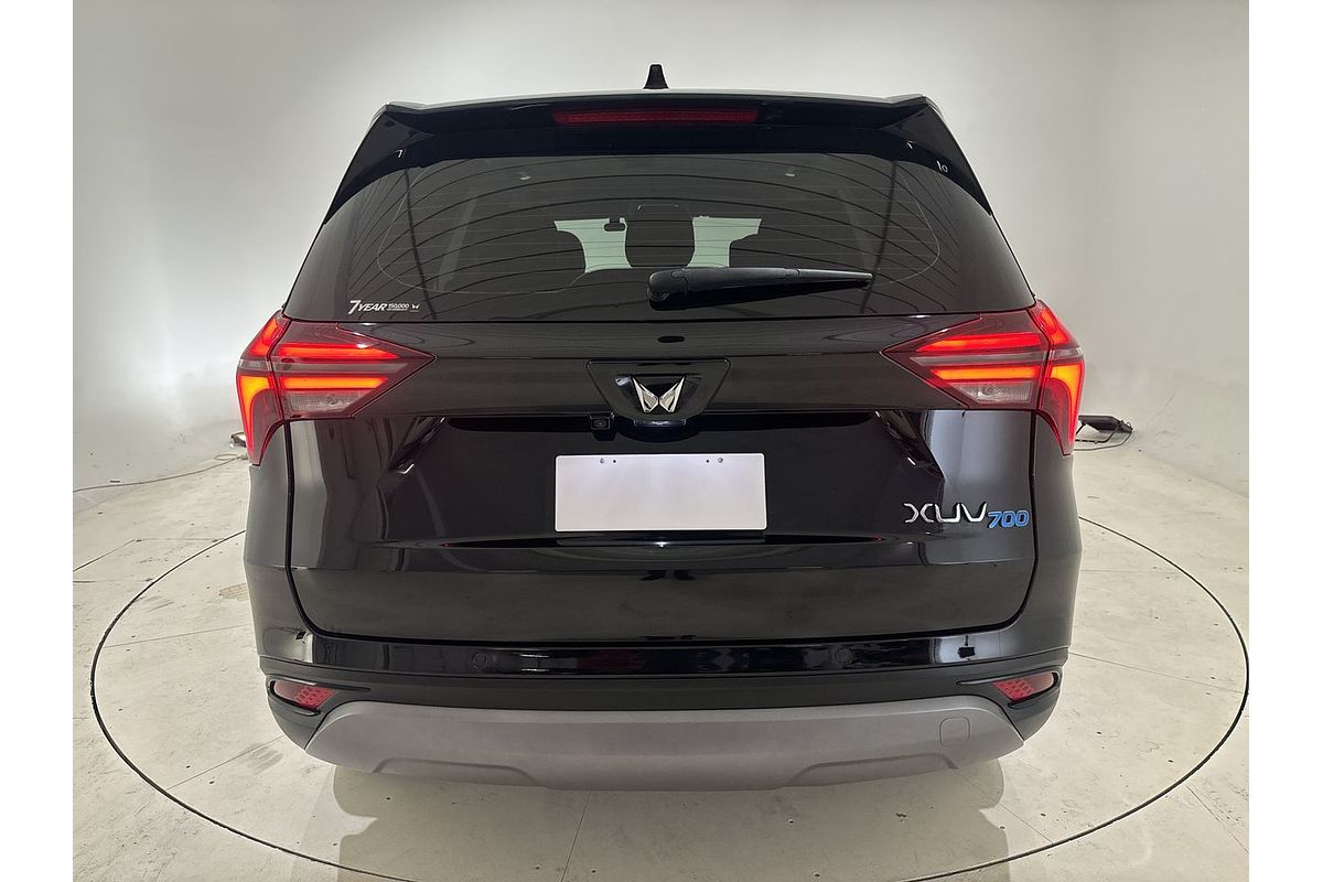 2024 Mahindra XUV700 AX7