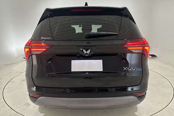 2024 Mahindra XUV700 AX7