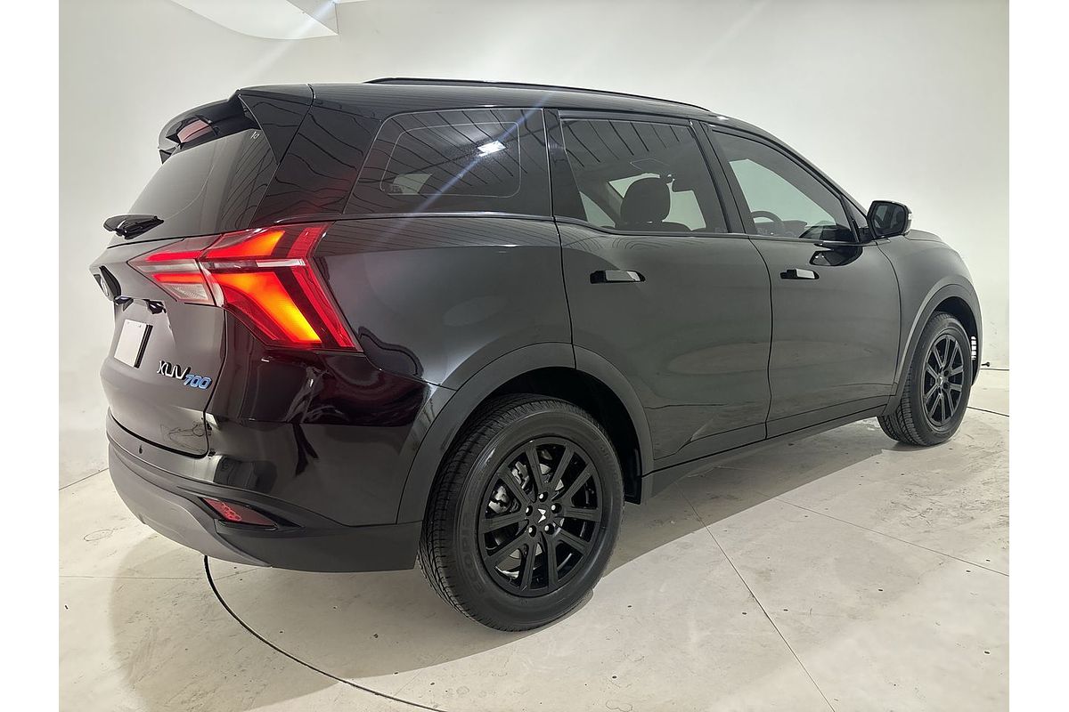 2024 Mahindra XUV700 AX7