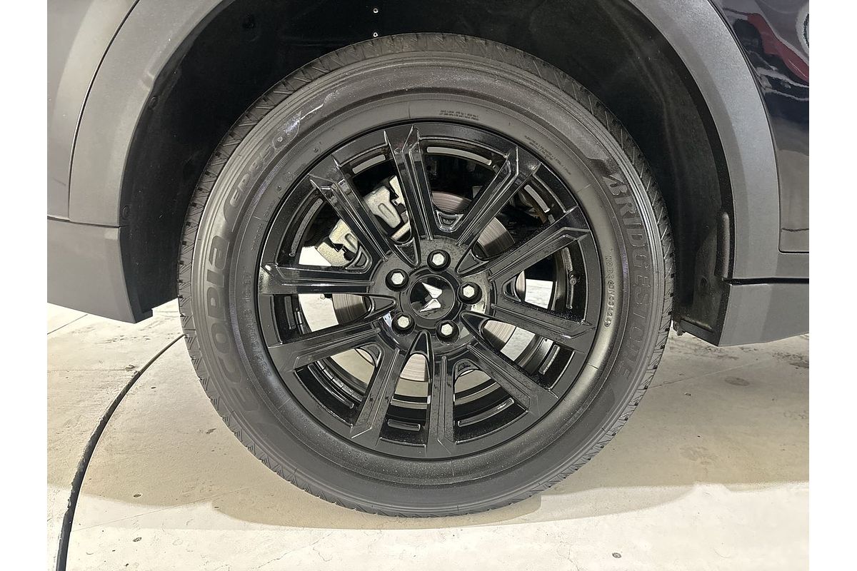 2024 Mahindra XUV700 AX7