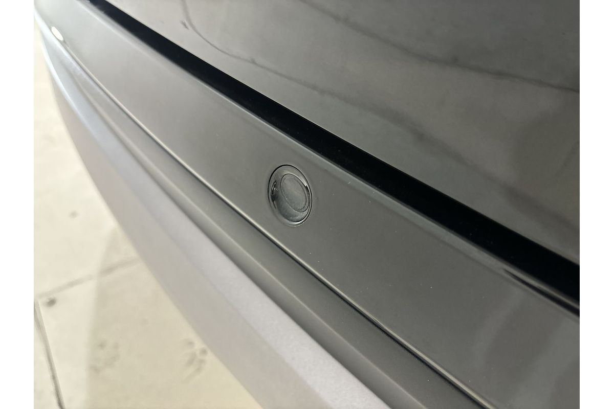 2024 Mahindra XUV700 AX7