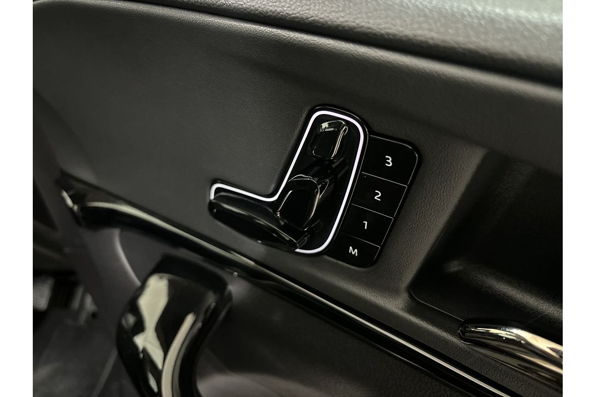 2024 Mahindra XUV700 AX7