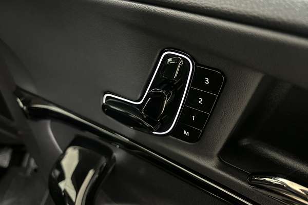 2024 Mahindra XUV700 AX7