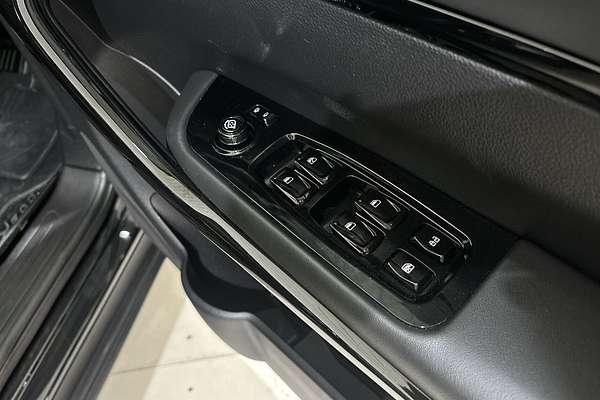 2024 Mahindra XUV700 AX7