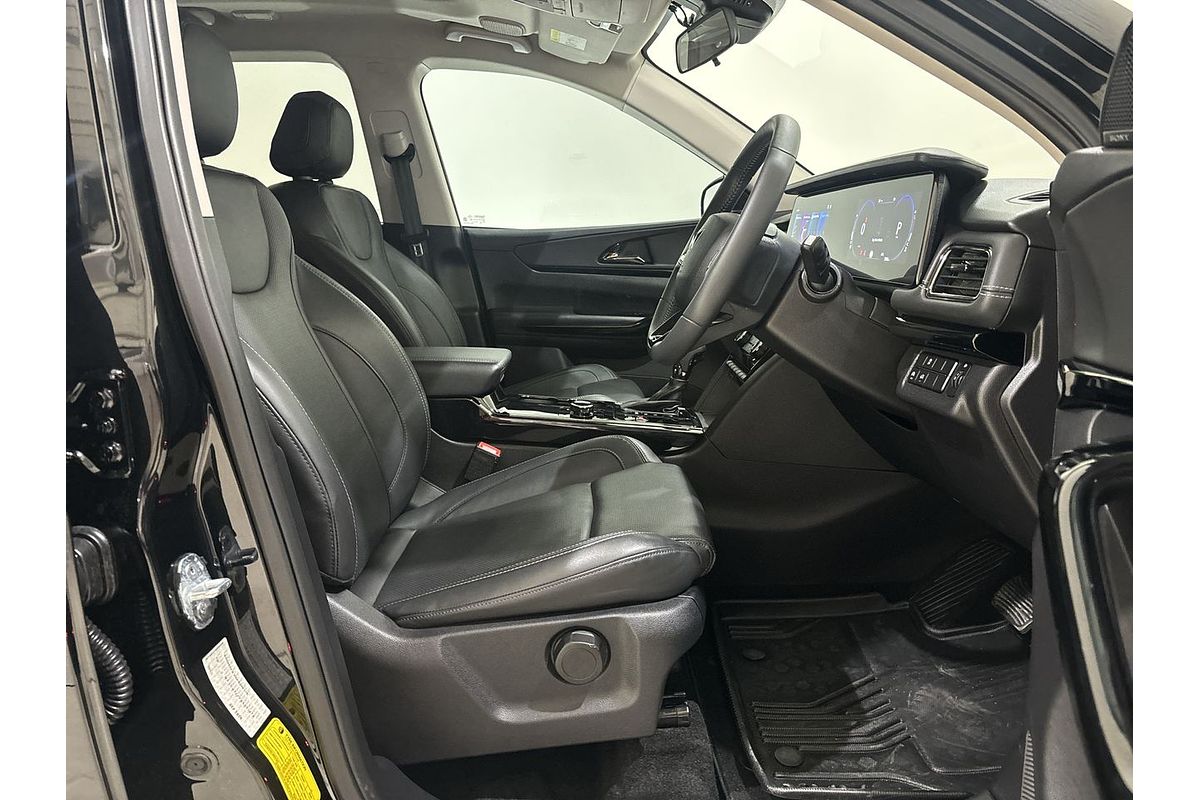 2024 Mahindra XUV700 AX7