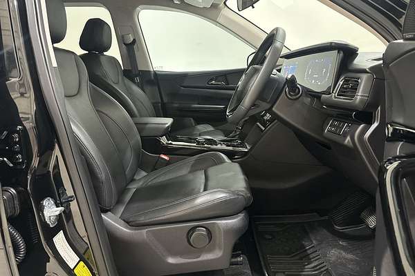 2024 Mahindra XUV700 AX7