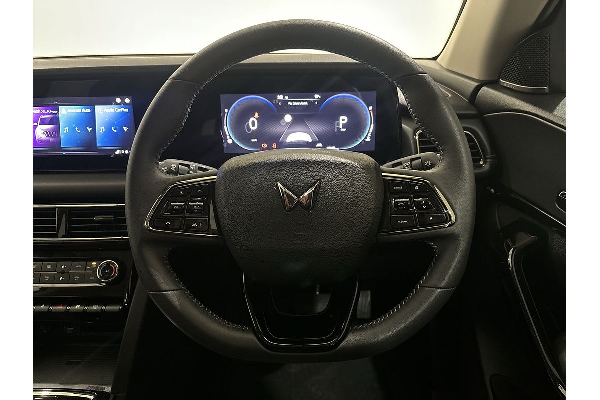 2024 Mahindra XUV700 AX7