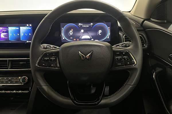 2024 Mahindra XUV700 AX7