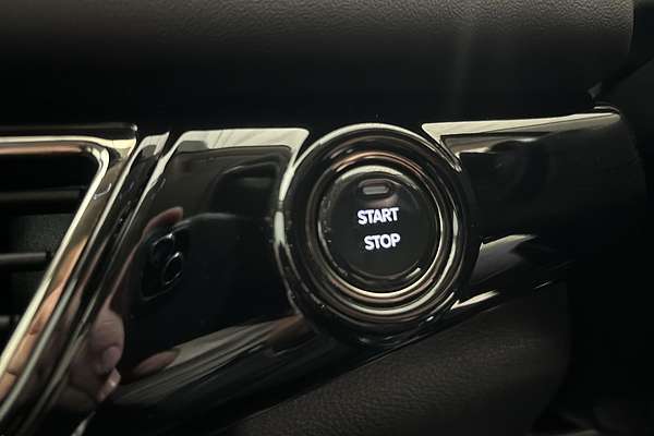 2024 Mahindra XUV700 AX7