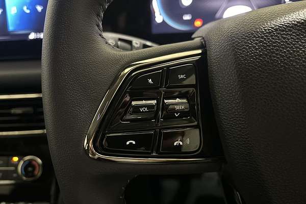 2024 Mahindra XUV700 AX7