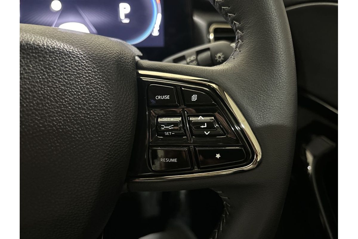 2024 Mahindra XUV700 AX7