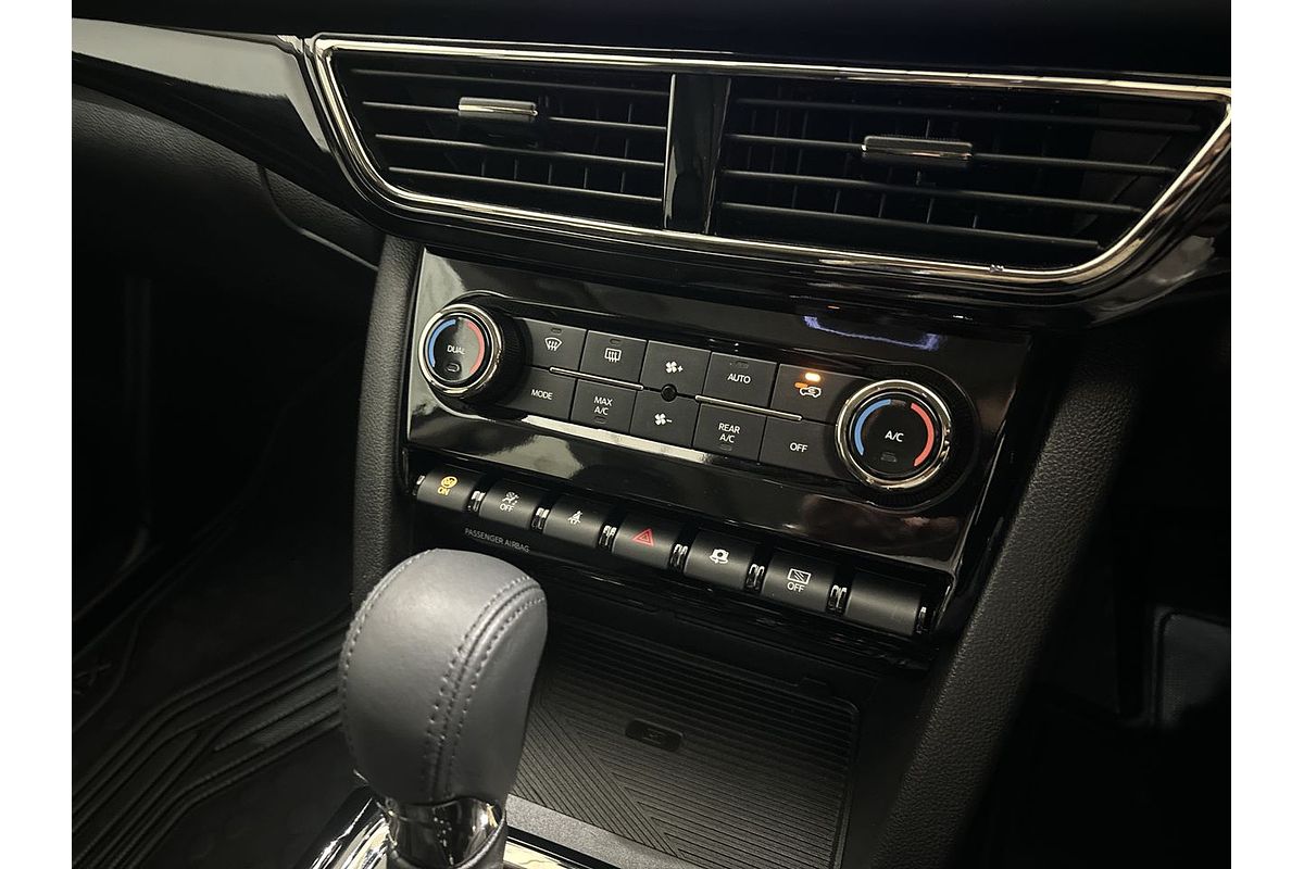 2024 Mahindra XUV700 AX7