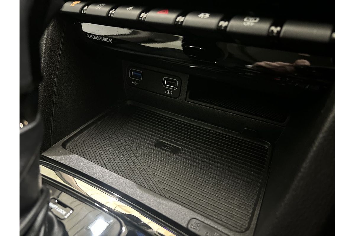 2024 Mahindra XUV700 AX7