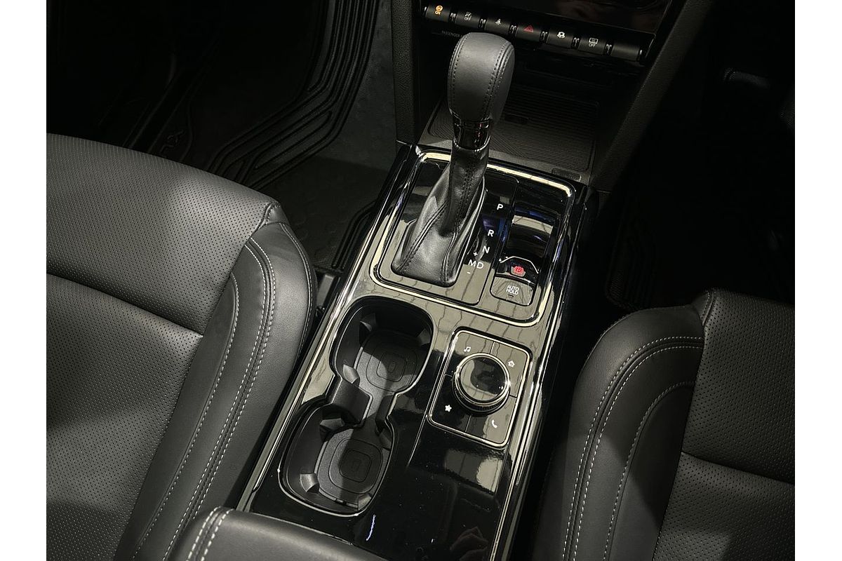 2024 Mahindra XUV700 AX7