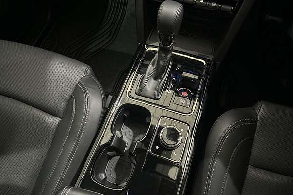 2024 Mahindra XUV700 AX7