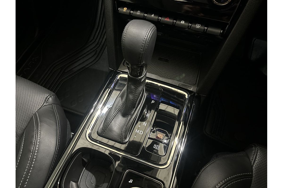 2024 Mahindra XUV700 AX7