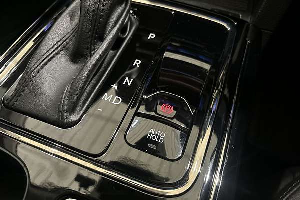 2024 Mahindra XUV700 AX7