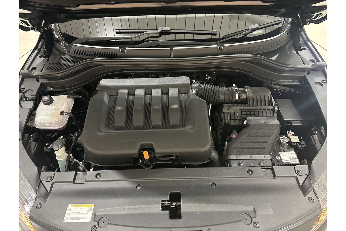 2024 Mahindra XUV700 AX7