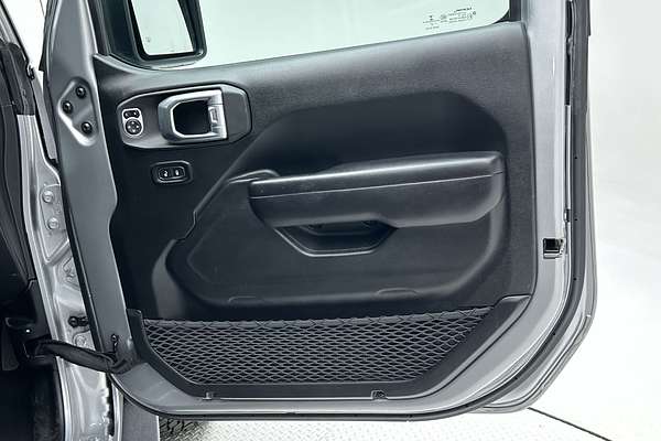 2021 Jeep Gladiator Sport S JT All Wheel Drive thumb-18