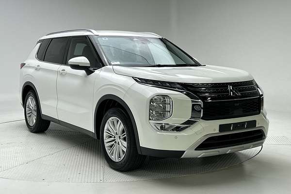 2024 Mitsubishi Outlander LS ZM