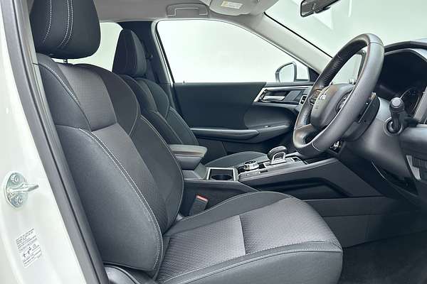 2024 Mitsubishi Outlander LS ZM thumb-12