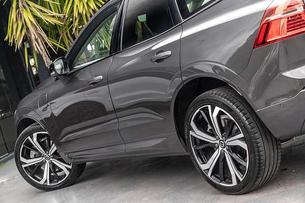 2022 Volvo XC60 Recharge Ultimate T8 Plug-In Hybrid