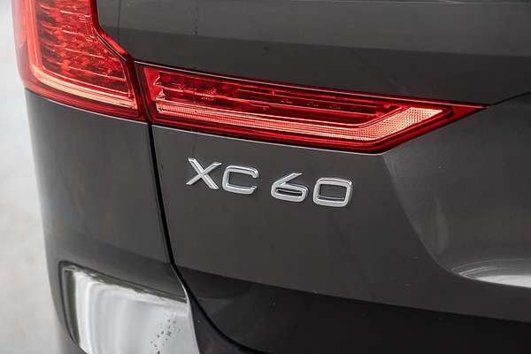 2022 Volvo XC60 Recharge Ultimate T8 Plug-In Hybrid