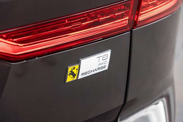 2022 Volvo XC60 Recharge Ultimate T8 Plug-In Hybrid