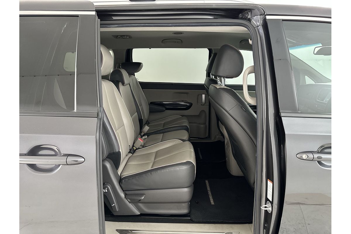 2017 Kia Carnival Platinum YP