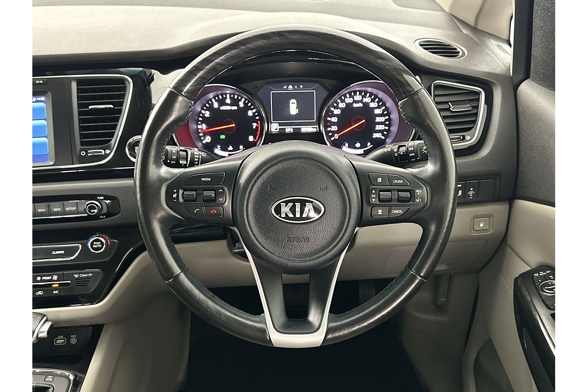 2017 Kia Carnival Platinum YP