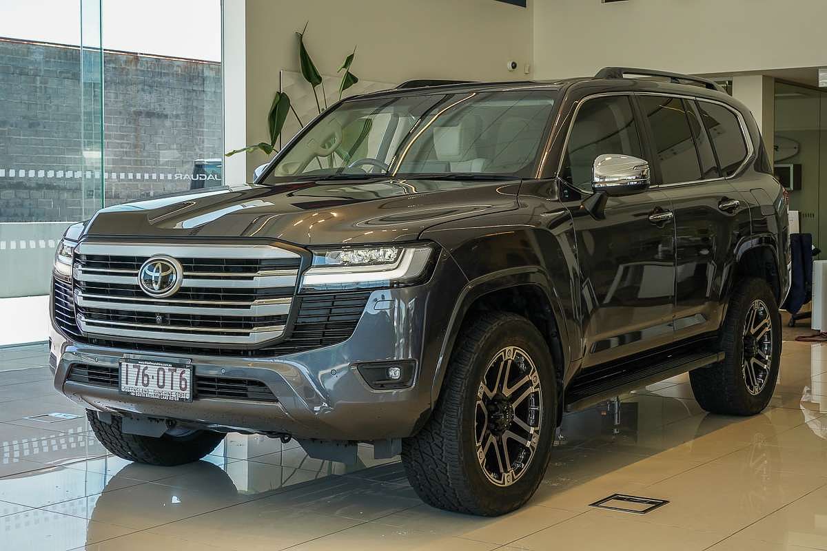 2021 Toyota Landcruiser Sahara FJA300R