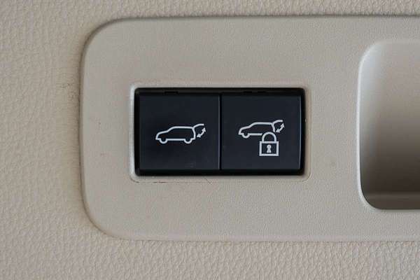 2021 Toyota Landcruiser Sahara FJA300R