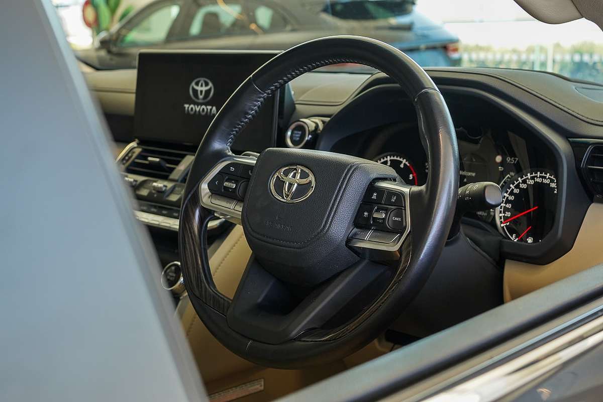 2021 Toyota Landcruiser Sahara FJA300R