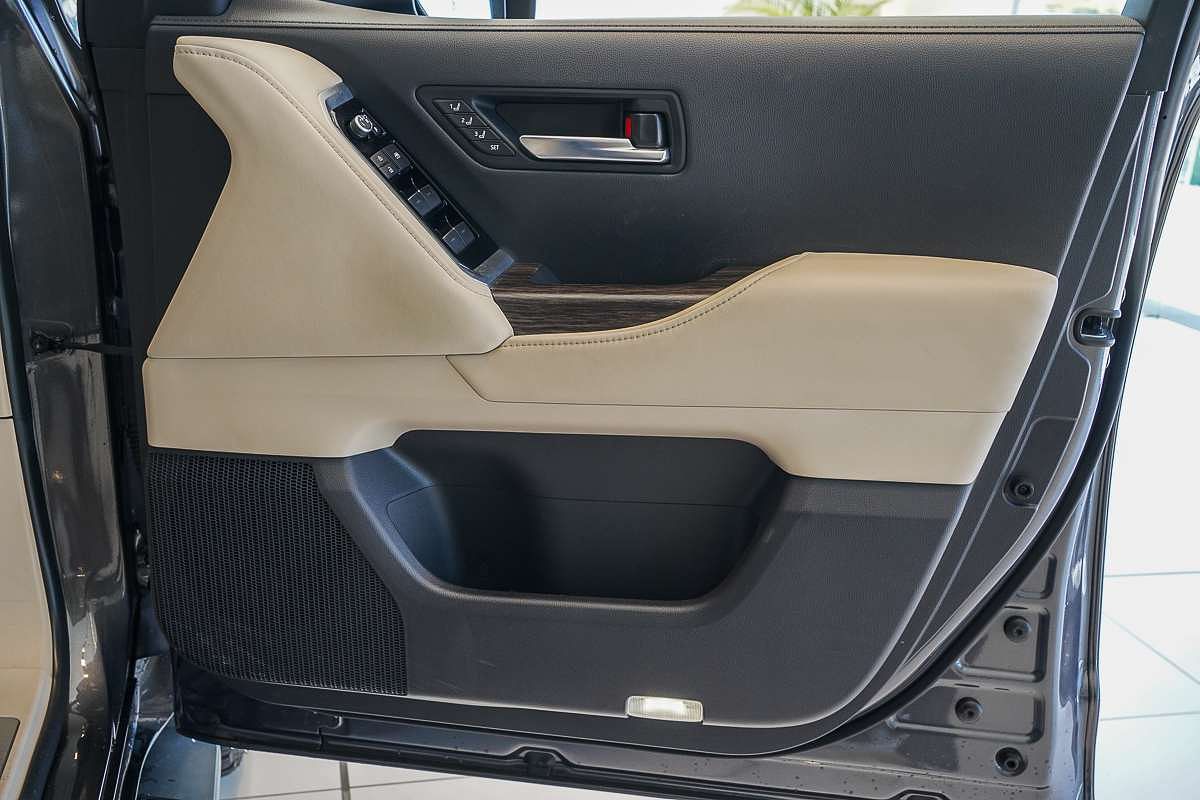 2021 Toyota Landcruiser Sahara FJA300R