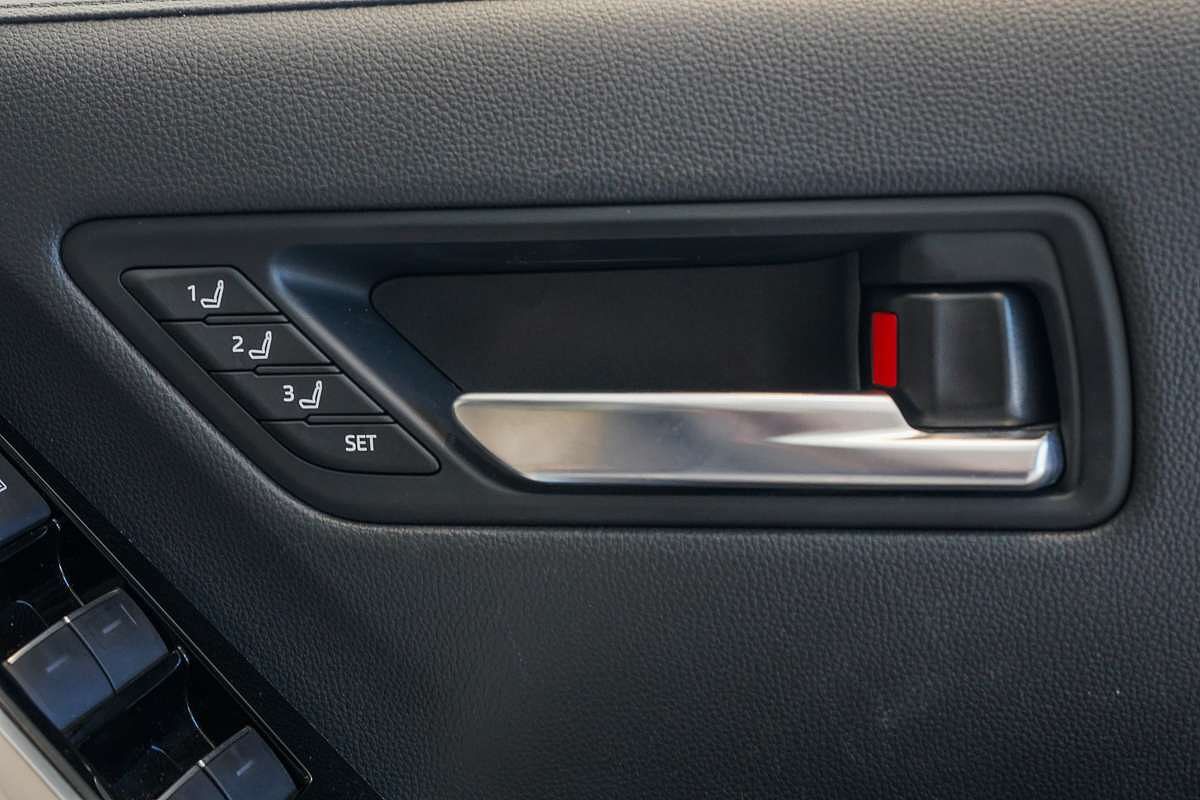 2021 Toyota Landcruiser Sahara FJA300R