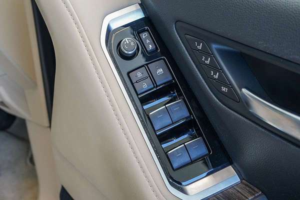 2021 Toyota Landcruiser Sahara FJA300R