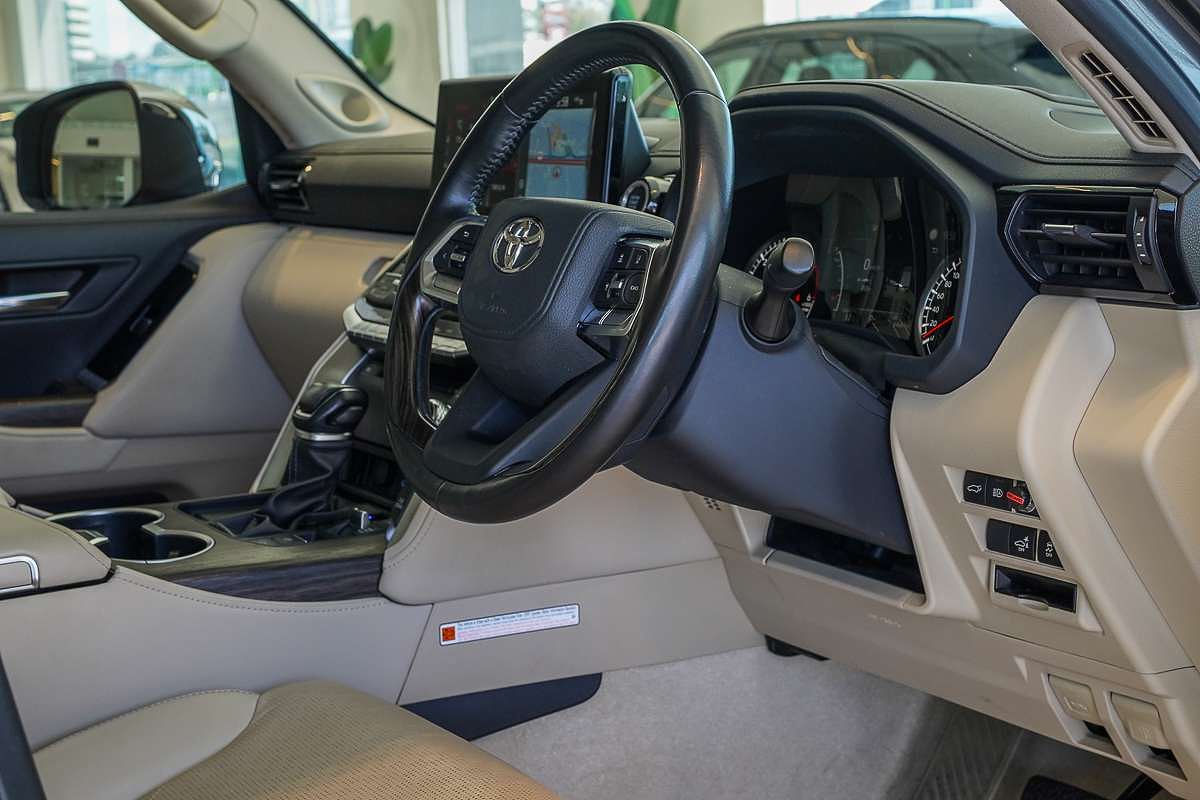 2021 Toyota Landcruiser Sahara FJA300R