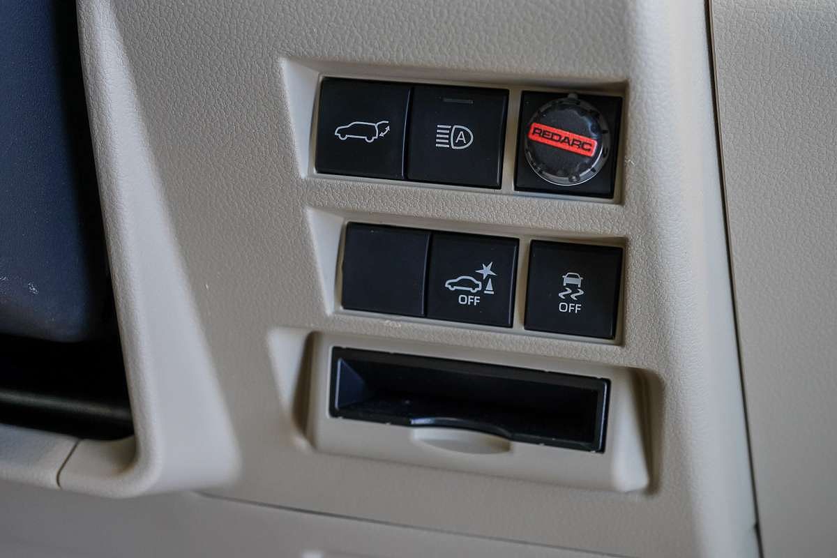 2021 Toyota Landcruiser Sahara FJA300R