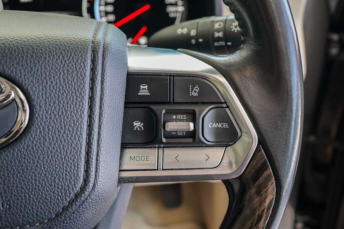 2021 Toyota Landcruiser Sahara FJA300R