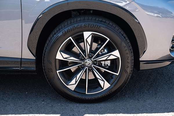 2025 MG HS Essence AS33