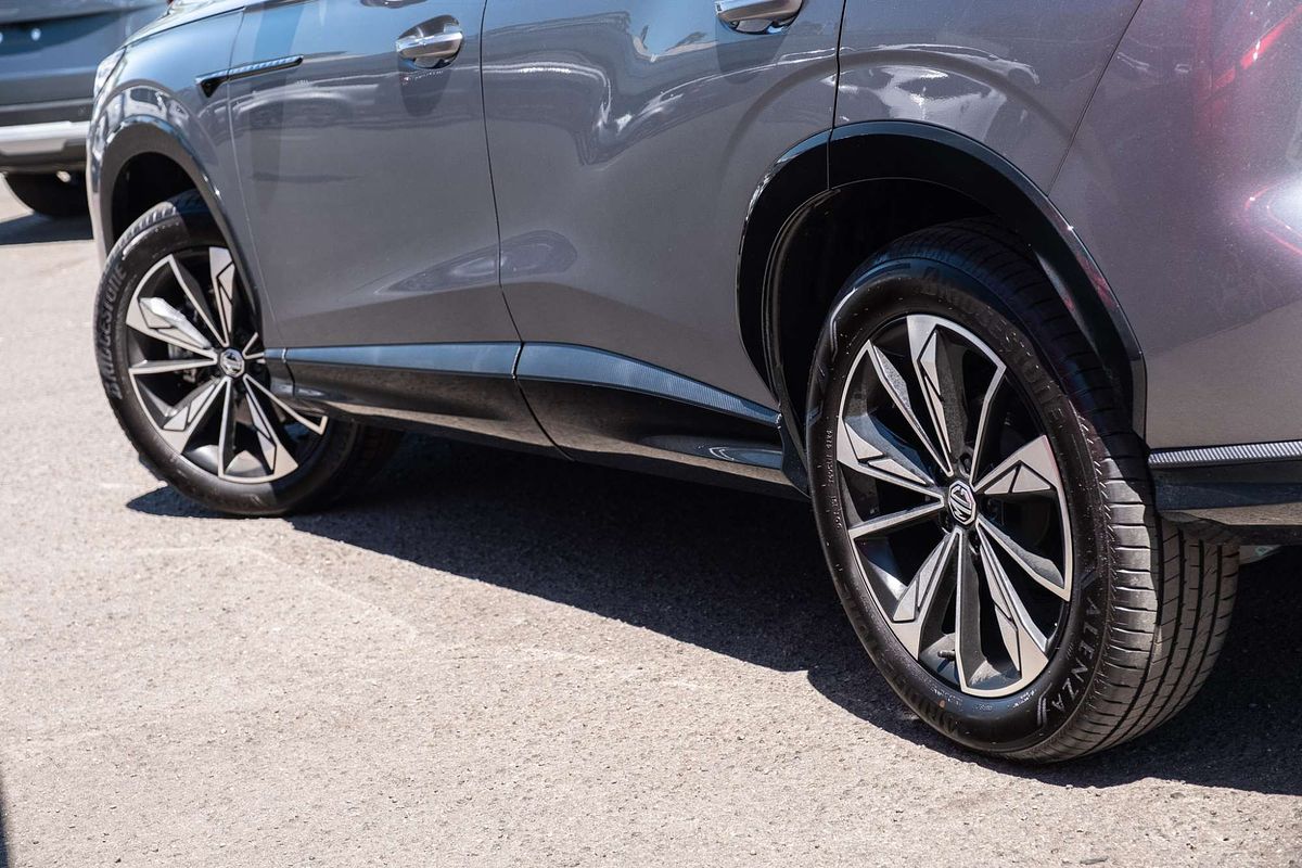 2025 MG HS Essence AS33